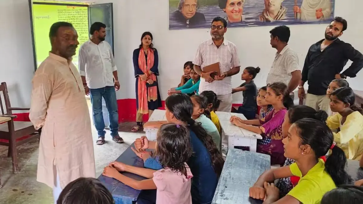 Banka News: बाल अधिकार आयोग के सदस्य ने कस्तूरबा विद्यालयों और आंगनबाड़ी केंद्रों का लिया जायजा