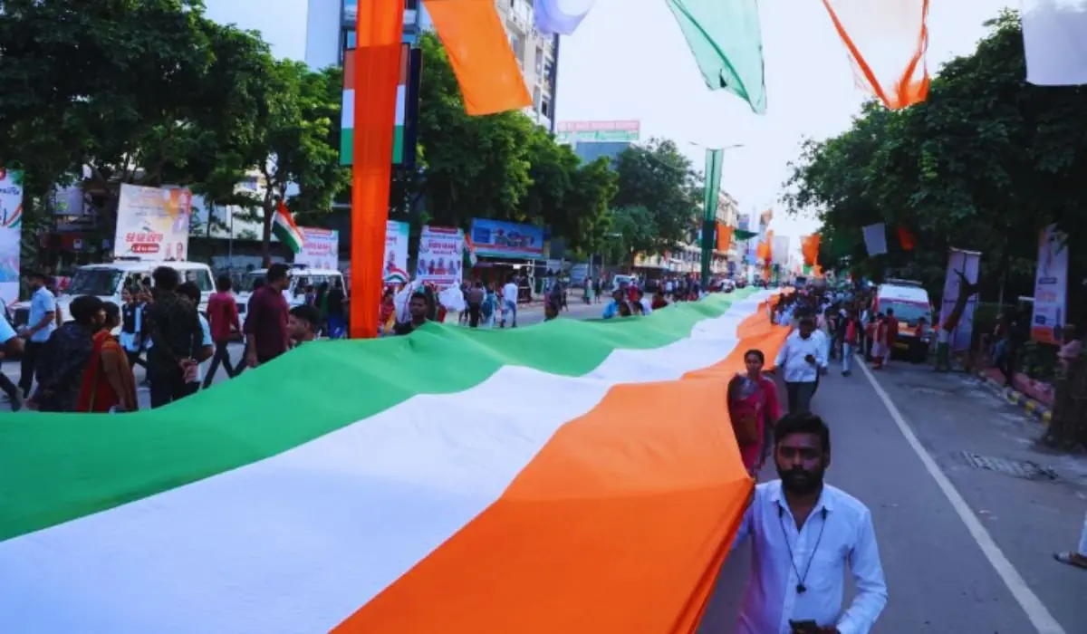 Banka News: बौंसी में तिरंगा यात्रा के साथ गूंजे देशभक्ति के नारे, सैकड़ों लोग उत्साह और गर्व के साथ शामिल हुए